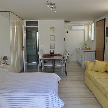 Cosy Studio With Garden / Individual Apartment Афіни Екстер'єр фото
