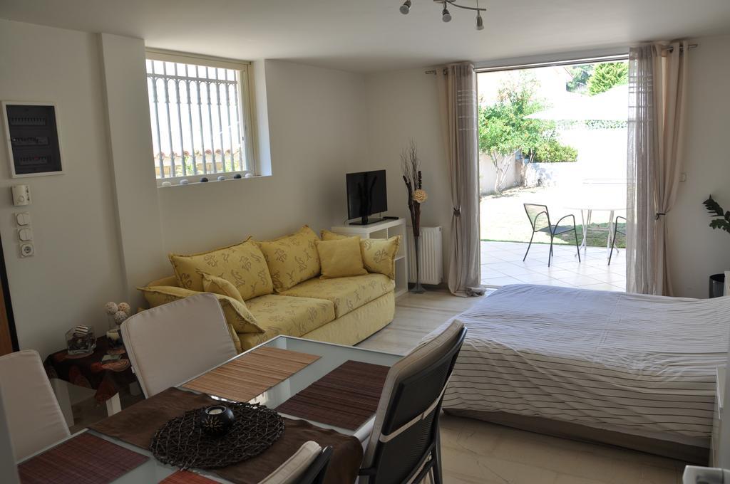 Cosy Studio With Garden / Individual Apartment Афіни Екстер'єр фото